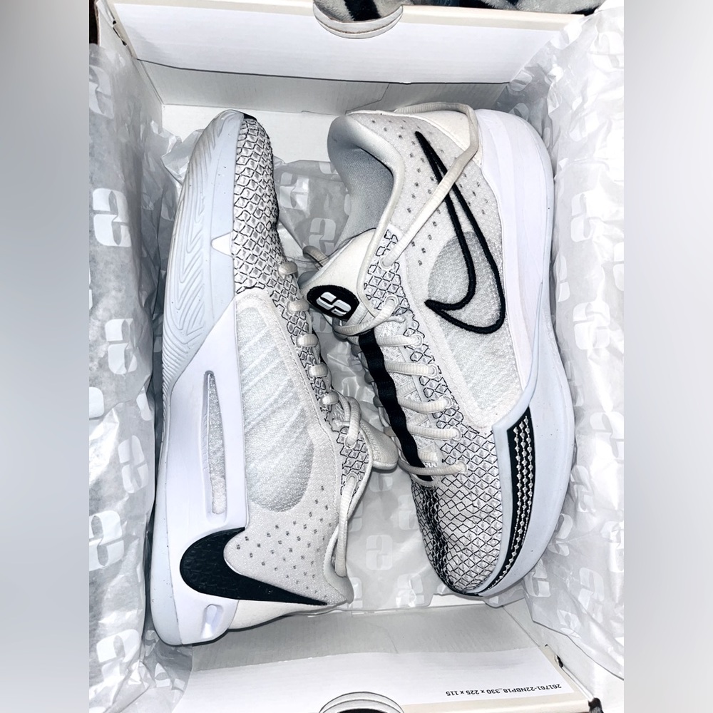 women’s Nike Sabrina 1 basketball shoes size 9